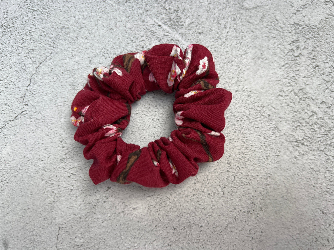Handgemachtes Scrunchie in Weinrot aus Baumwolle – Haarschonendes Haar-Accessoire